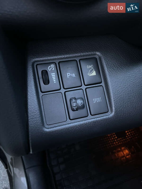 Позашляховик / Кросовер Toyota RAV4 2010 в Львові