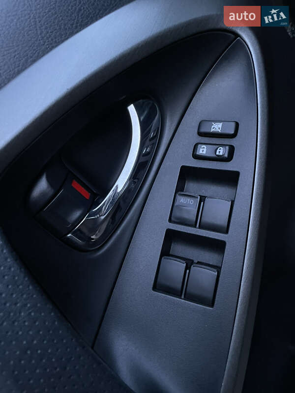 Позашляховик / Кросовер Toyota RAV4 2010 в Львові