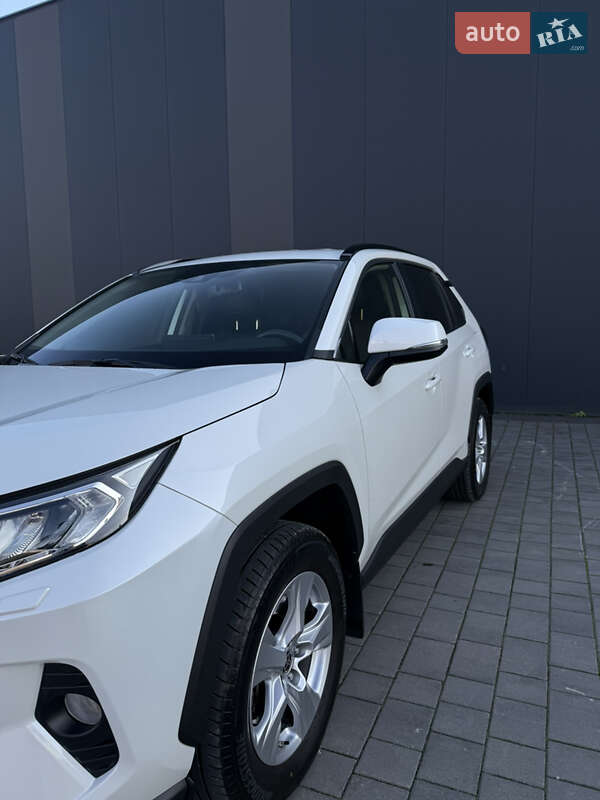 Внедорожник / Кроссовер Toyota RAV4 2021 в Хмельницком