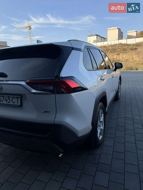 Внедорожник / Кроссовер Toyota RAV4 2021 в Хмельницком
