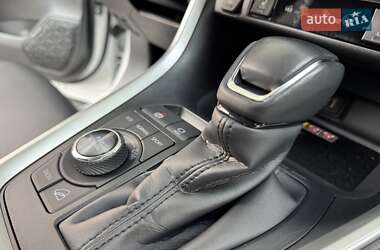 Внедорожник / Кроссовер Toyota RAV4 2023 в 