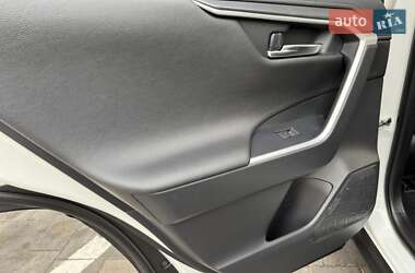 Внедорожник / Кроссовер Toyota RAV4 2023 в 