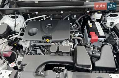 Внедорожник / Кроссовер Toyota RAV4 2023 в 