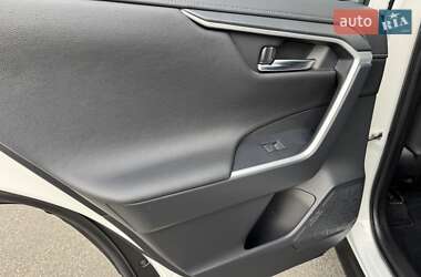 Внедорожник / Кроссовер Toyota RAV4 2023 в 