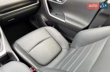 Внедорожник / Кроссовер Toyota RAV4 2023 в 