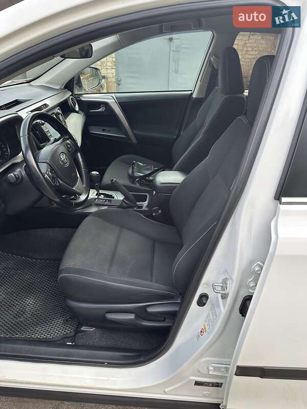 Внедорожник / Кроссовер Toyota RAV4 2016 в Кривом Роге фото 14 Внедорожник / Кроссовер Toyota RAV4 2016 в Кривом Роге