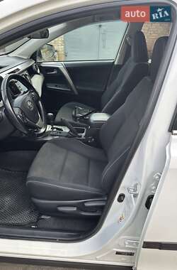 Позашляховик / Кросовер Toyota RAV4 2016 в  фото 14 Позашляховик / Кросовер Toyota RAV4 2016 в