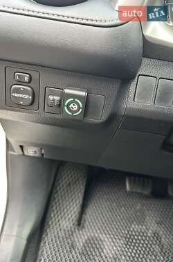 Позашляховик / Кросовер Toyota RAV4 2016 в  фото 15 Позашляховик / Кросовер Toyota RAV4 2016 в