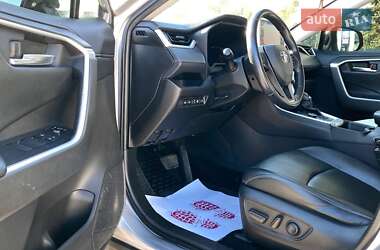 Внедорожник / Кроссовер Toyota RAV4 2020 в 