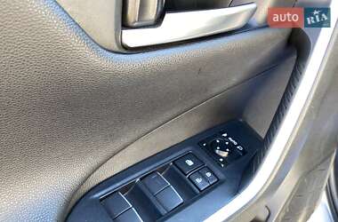 Внедорожник / Кроссовер Toyota RAV4 2020 в 
