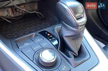 Внедорожник / Кроссовер Toyota RAV4 2020 в 