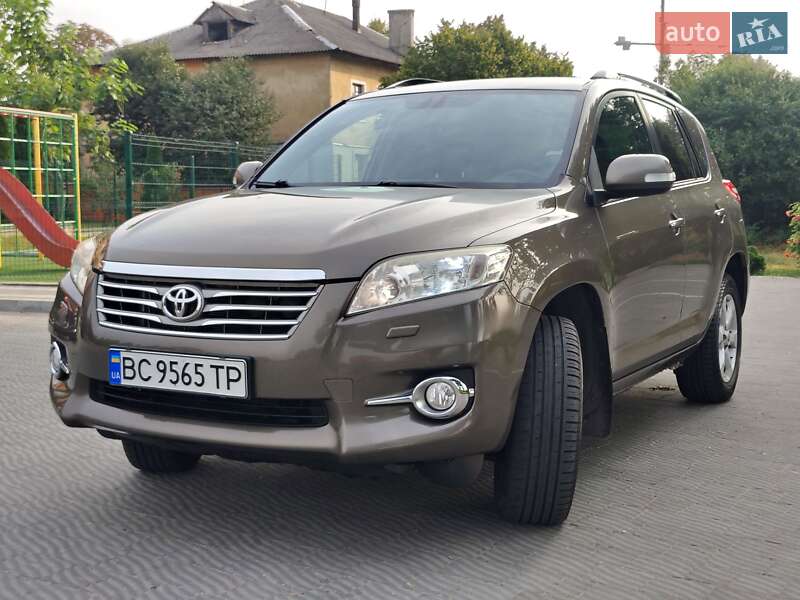 Позашляховик / Кросовер Toyota RAV4 2010 в Львові