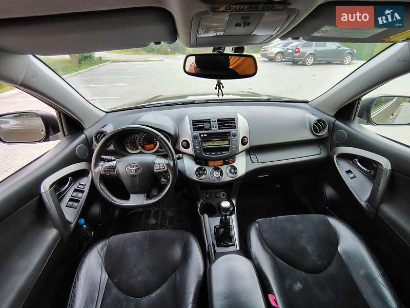 Позашляховик / Кросовер Toyota RAV4 2010 в Львові