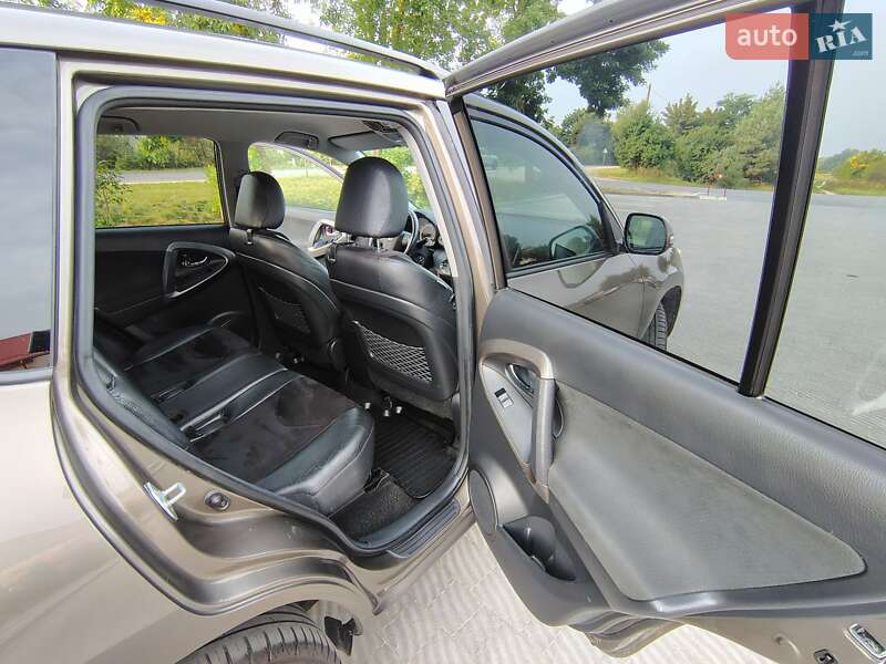 Позашляховик / Кросовер Toyota RAV4 2010 в Львові