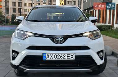 Внедорожник / Кроссовер Toyota RAV4 2017 в 