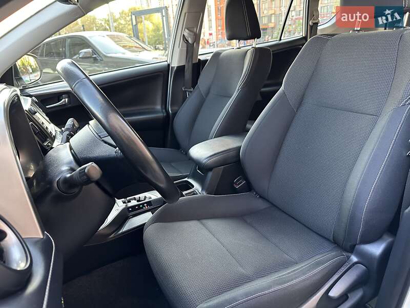 Внедорожник / Кроссовер Toyota RAV4 2017 в Киеве