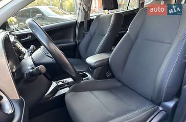 Внедорожник / Кроссовер Toyota RAV4 2017 в 