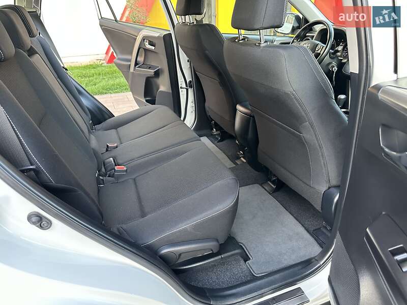 Внедорожник / Кроссовер Toyota RAV4 2017 в Киеве