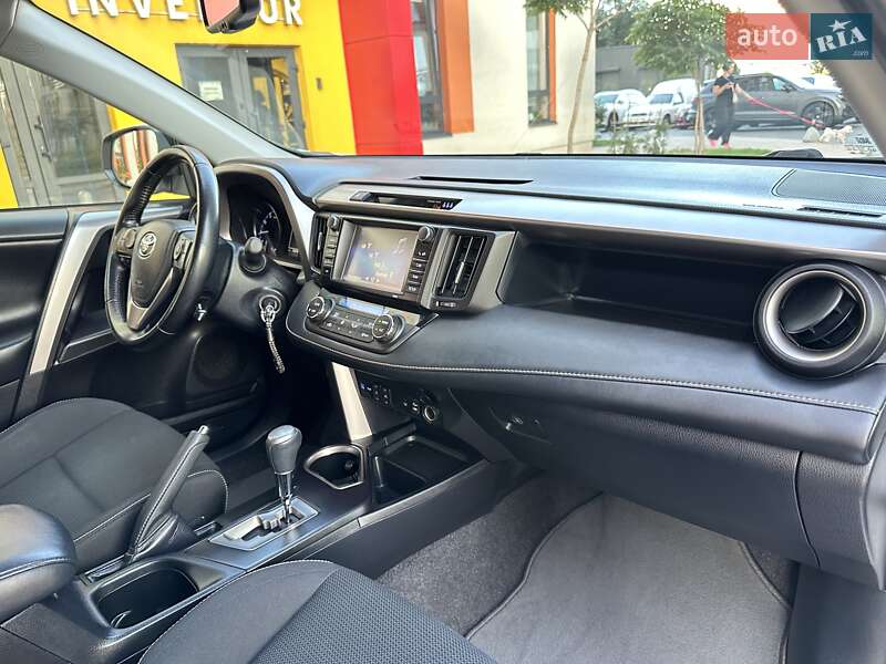 Внедорожник / Кроссовер Toyota RAV4 2017 в Киеве