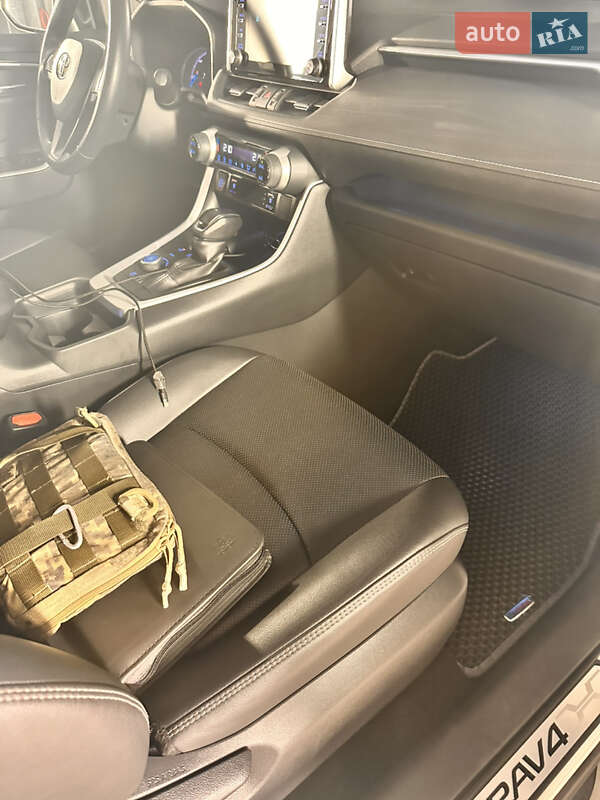 Позашляховик / Кросовер Toyota RAV4 2019 в Києві