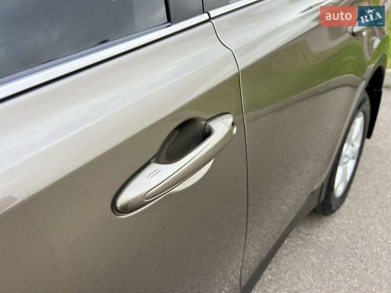 Позашляховик / Кросовер Toyota RAV4 2013 в Києві фото 26 Позашляховик / Кросовер Toyota RAV4 2013 в Києві