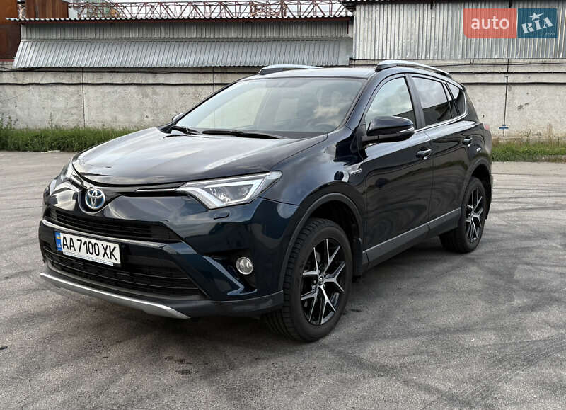 Внедорожник / Кроссовер Toyota RAV4 2017 в Киеве