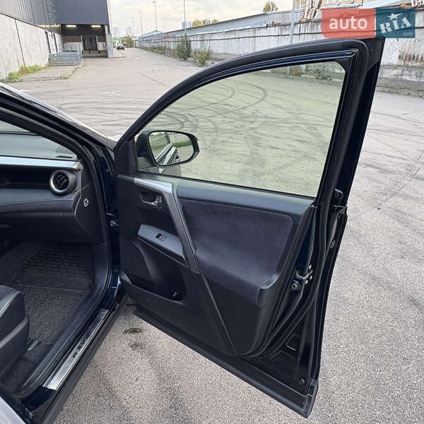 Внедорожник / Кроссовер Toyota RAV4 2017 в Киеве