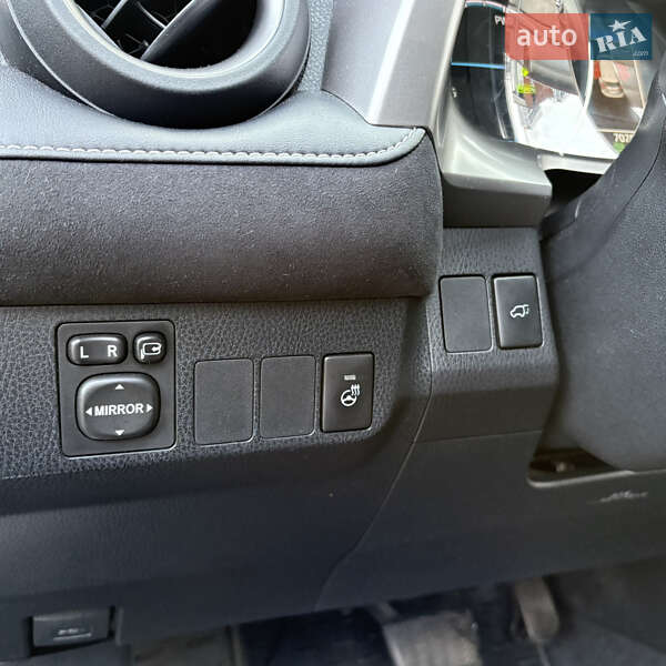 Внедорожник / Кроссовер Toyota RAV4 2017 в Киеве