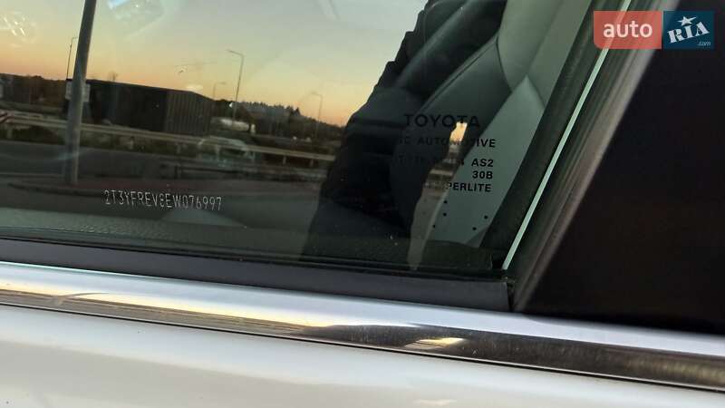 Позашляховик / Кросовер Toyota RAV4 2013 в Тернополі
