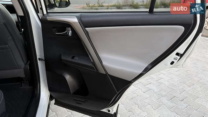 Позашляховик / Кросовер Toyota RAV4 2013 в Тернополі