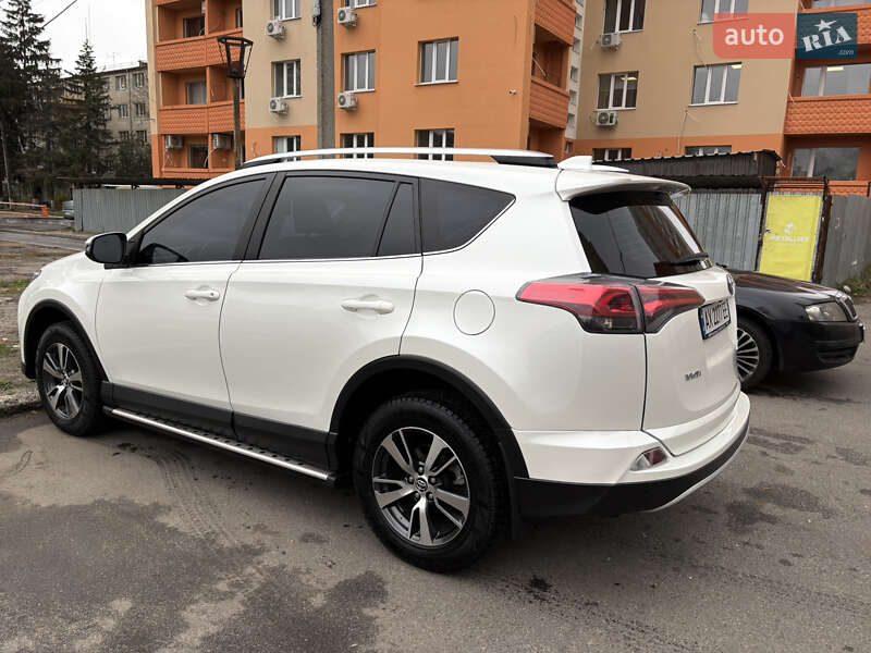 Позашляховик / Кросовер Toyota RAV4 2016 в Харкові