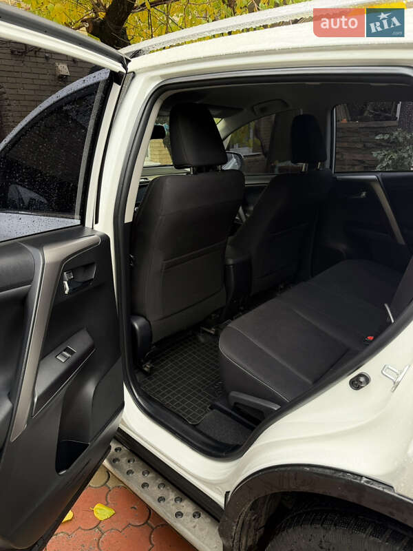 Позашляховик / Кросовер Toyota RAV4 2016 в Харкові