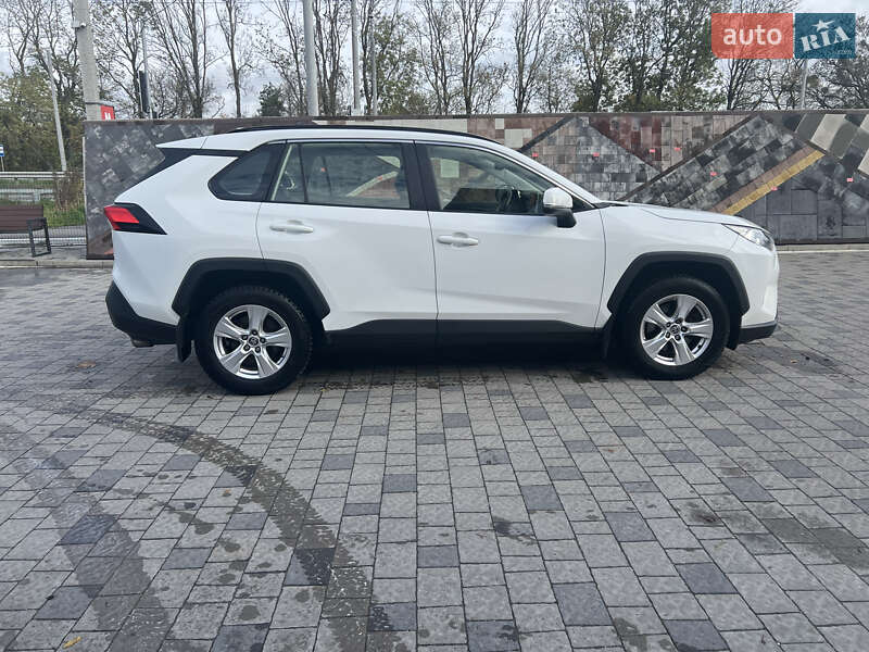 Внедорожник / Кроссовер Toyota RAV4 2019 в Ровно