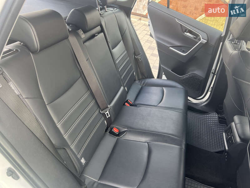 Внедорожник / Кроссовер Toyota RAV4 2019 в Ровно