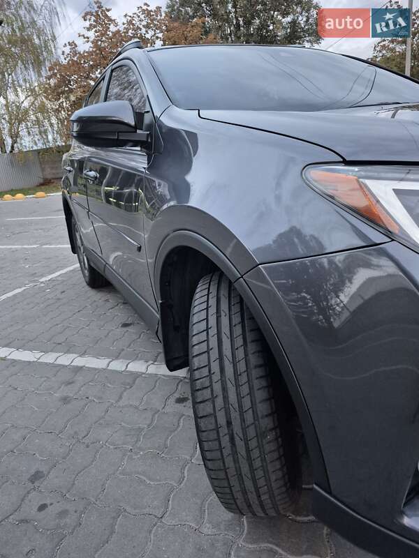 Позашляховик / Кросовер Toyota RAV4 2016 в Дніпрі