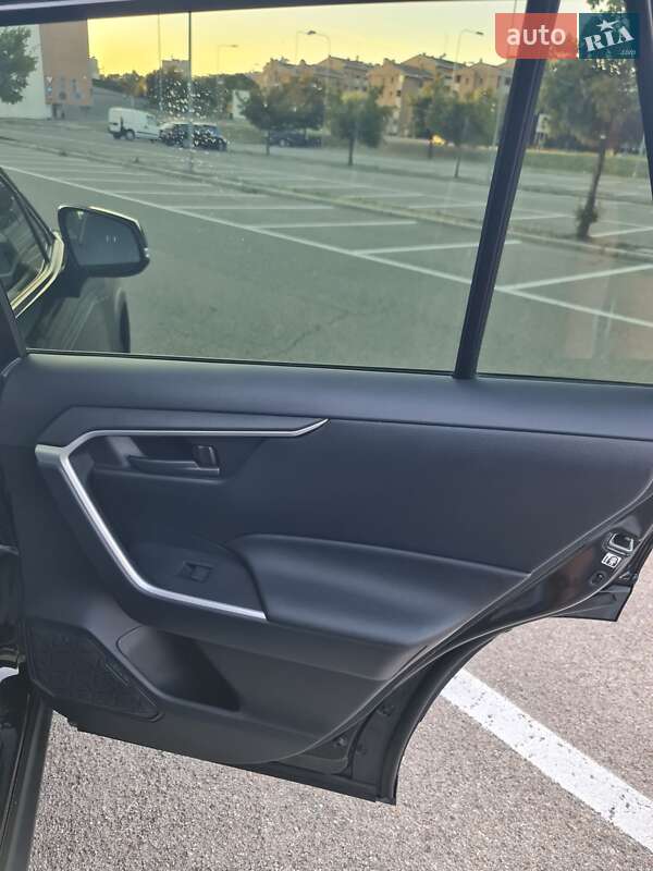 Внедорожник / Кроссовер Toyota RAV4 2019 в Львове фото 40 Внедорожник / Кроссовер Toyota RAV4 2019 в Львове