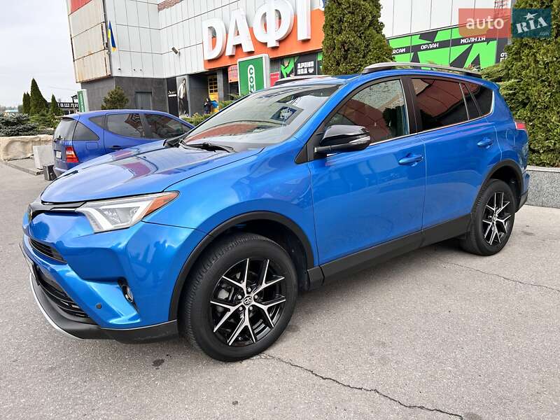 Позашляховик / Кросовер Toyota RAV4 2017 в Харкові