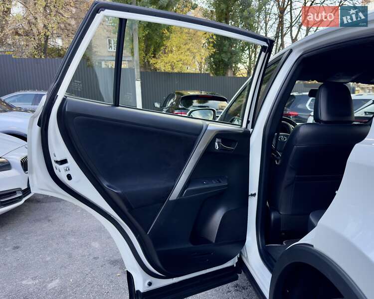 Внедорожник / Кроссовер Toyota RAV4 2016 в Киеве фото 17 Внедорожник / Кроссовер Toyota RAV4 2016 в Киеве
