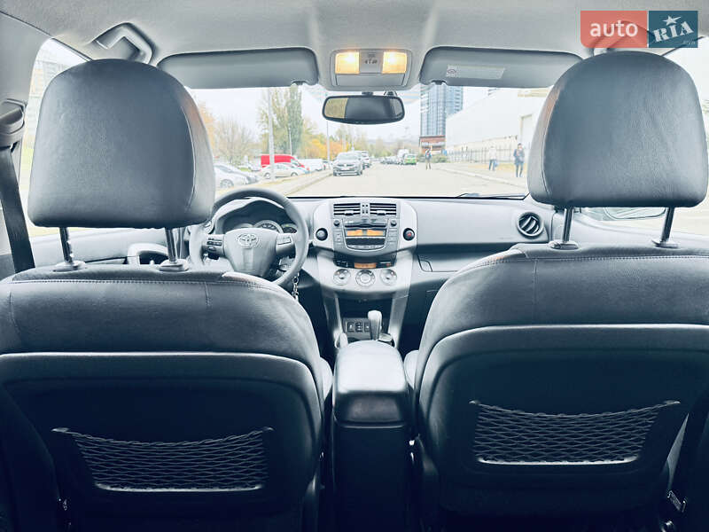 Внедорожник / Кроссовер Toyota RAV4 2011 в Киеве