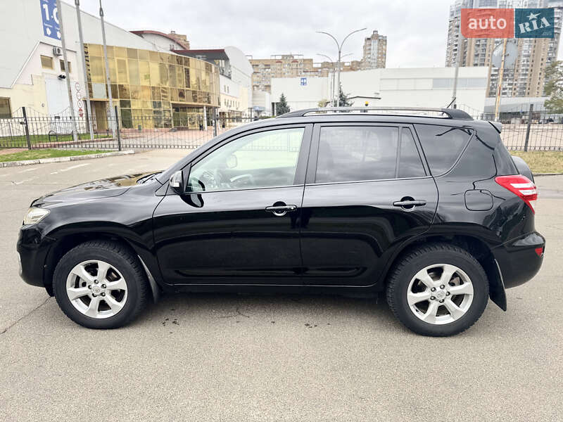 Внедорожник / Кроссовер Toyota RAV4 2011 в Киеве