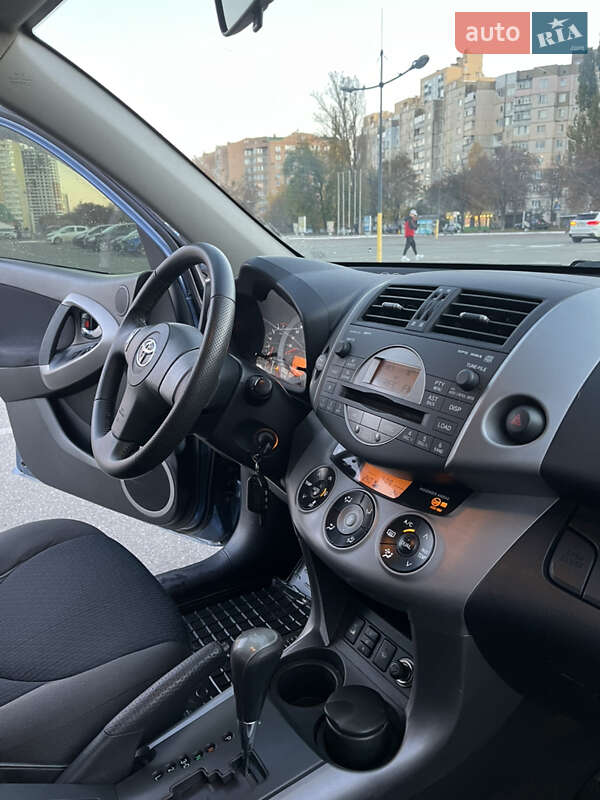 Внедорожник / Кроссовер Toyota RAV4 2008 в Киеве