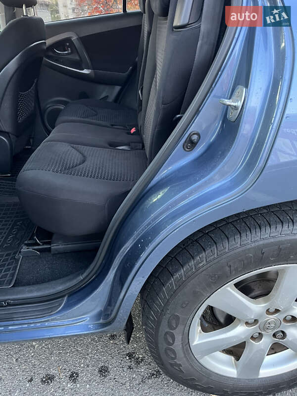 Внедорожник / Кроссовер Toyota RAV4 2008 в Киеве