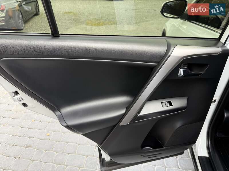 Внедорожник / Кроссовер Toyota RAV4 2017 в Виннице фото 48 Внедорожник / Кроссовер Toyota RAV4 2017 в Виннице