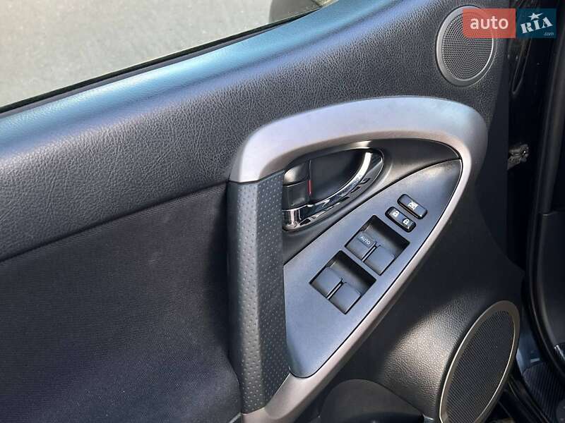 Внедорожник / Кроссовер Toyota RAV4 2008 в Киеве