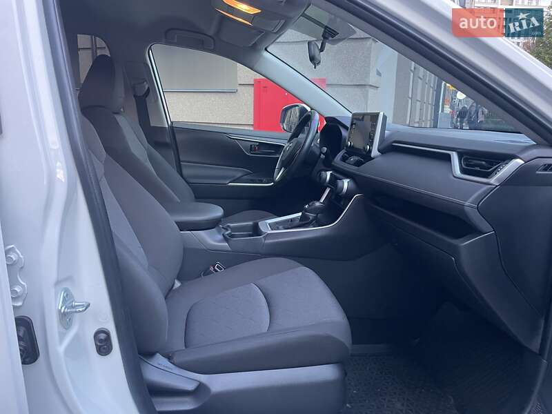 Внедорожник / Кроссовер Toyota RAV4 2020 в Ирпене фото 14 Внедорожник / Кроссовер Toyota RAV4 2020 в Ирпене