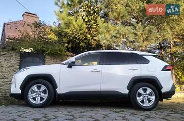Позашляховик / Кросовер Toyota RAV4 2022 в Рівному