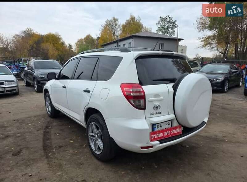 Внедорожник / Кроссовер Toyota RAV4 2012 в Шостке