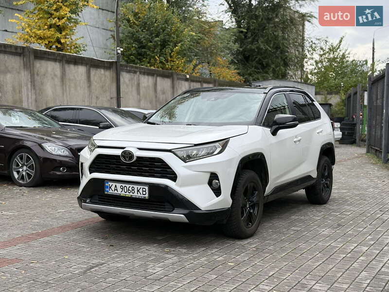 Внедорожник / Кроссовер Toyota RAV4 2019 в Запорожье