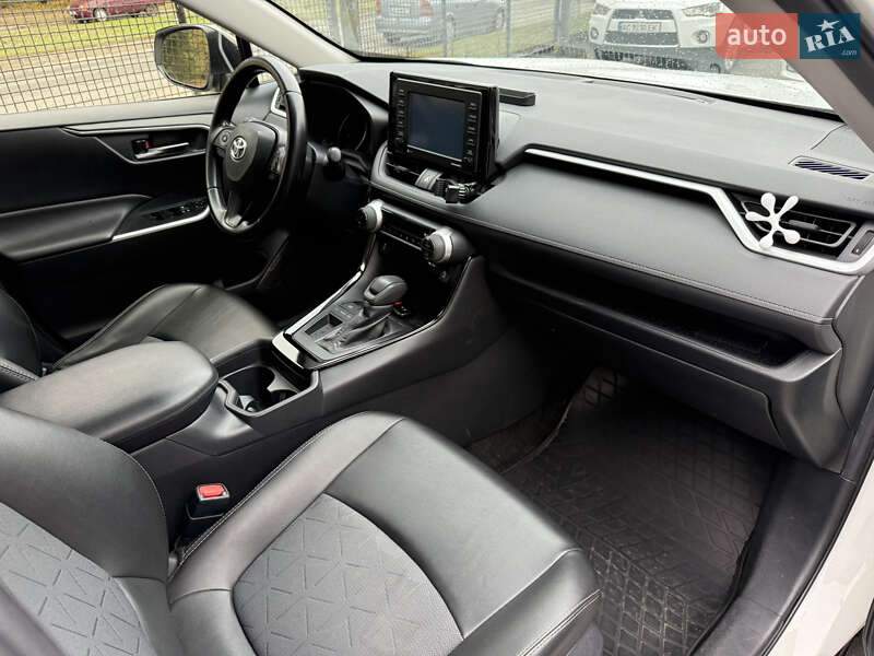 Внедорожник / Кроссовер Toyota RAV4 2019 в Запорожье