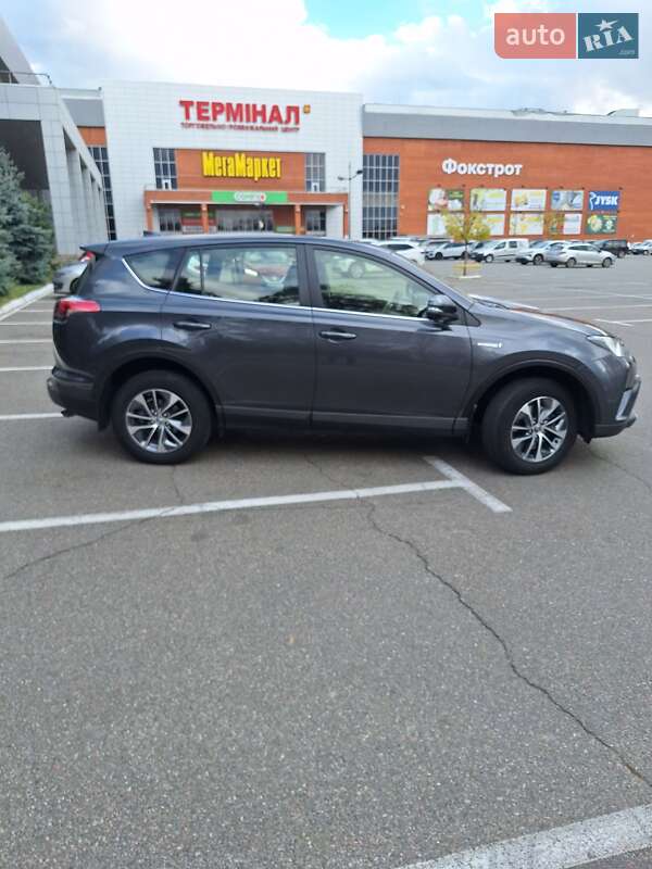 Внедорожник / Кроссовер Toyota RAV4 2018 в Киеве
